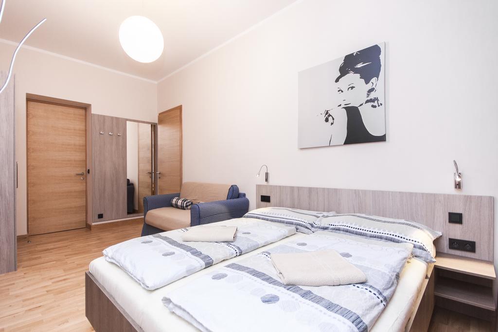 Manesova Astra Apartment プラハ 部屋 写真